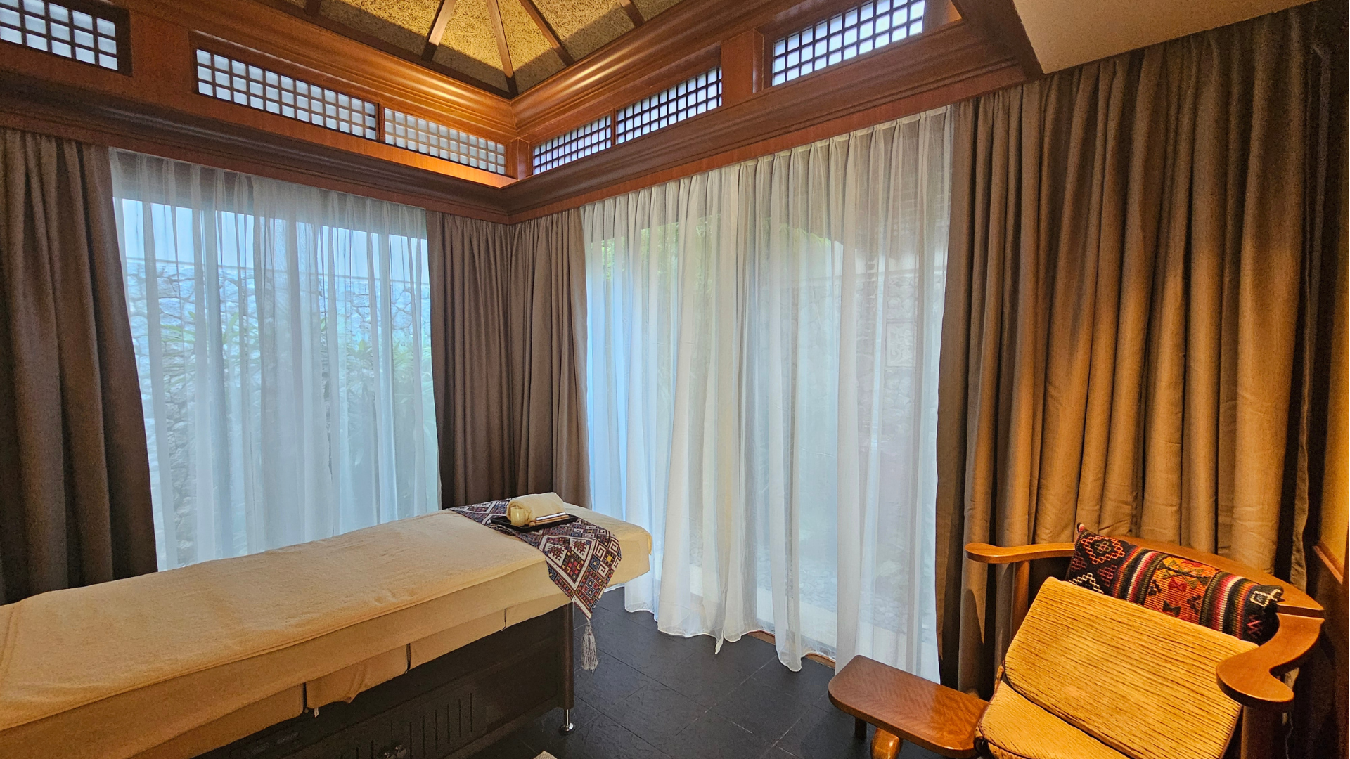 Green House Curtains - Elegant Interior Design